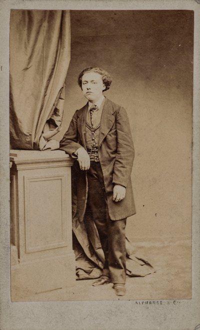 صورة للمؤلف لويس ديمير 1843-1919 ، ج. 1875. بواسطة استوديو الصور ألفونس وسي.