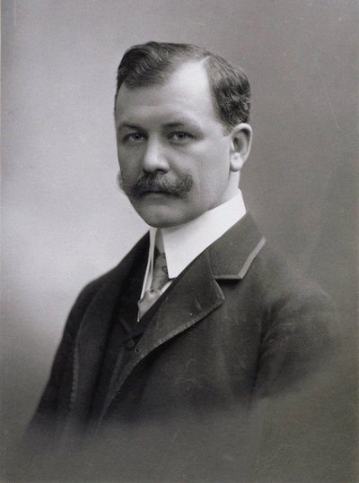 صورة للملحن فرانز ليهار 1870-1948. بواسطة استوديو الصور C. Pietzner.