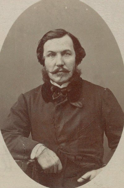 صورة لعازف البيانو والملحن ألفريد كويدانت 1815-1893. بواسطة استوديو تصوير الندار.