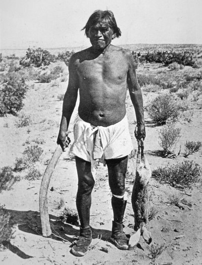 Hopi Hunter (b/w photo) بواسطة المصور أمريكي