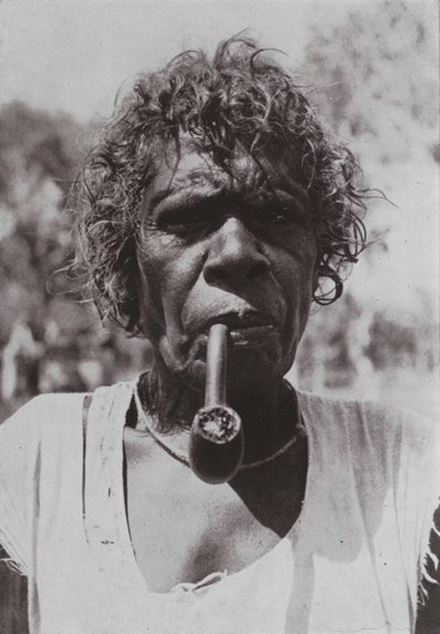 Dusky Lily smokes the Pipe of Peace (b/w photo) بواسطة مصور فوتوغرافي استرالي