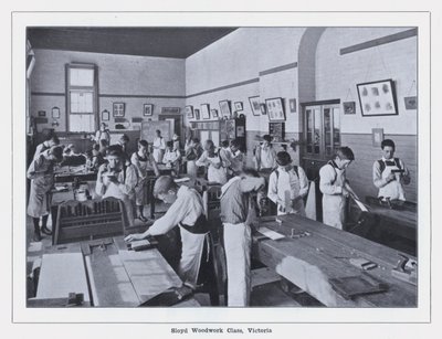 فئة Sloyd Woodwork ، فيكتوريا (صورة b / w) بواسطة مصور فوتوغرافي استرالي