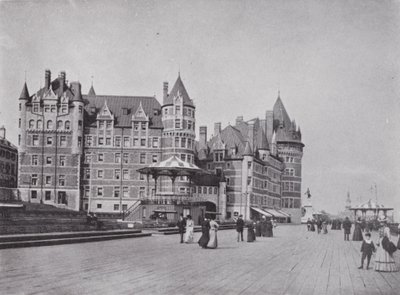 Chateau Frontenac و Dufferin Terrace (صورة بالأبيض والأسود) بواسطة المصور كندي