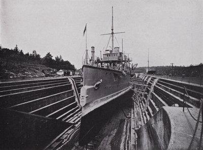 HMS "Flora," in Dock, Esquimalt, British Columbia (b/w photo) بواسطة المصور كندي