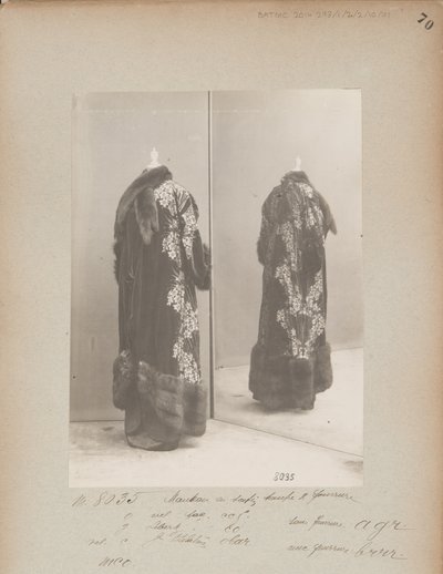 Album Page: House of Worth, Coat بواسطة مصور فوتوغرافي فرنسي