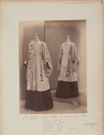 Album Page: House of Worth, Coat بواسطة مصور فوتوغرافي فرنسي