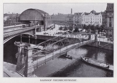 برلين: Bahnhof Friedrichstrasse (b / w photo) بواسطة مصور فوتوغرافي ألماني