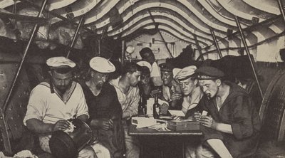 Crew quarters aboard a German submarine (b/w photo) بواسطة مصور فوتوغرافي ألماني