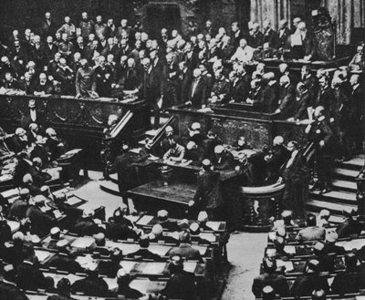إعلان الحرب الألمانية على فرنسا ، 3 أغسطس 1914 ، في الرايخستاغ (صورة b / w) بواسطة مصور فوتوغرافي ألماني