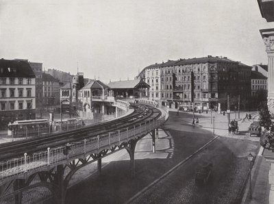 محطة سكة حديد مرتفعة Schlesisches Tor (صورة b / w) بواسطة مصور فوتوغرافي ألماني