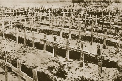 In the West nothing New: A German cemetery in France (sepia photo) بواسطة مصور فوتوغرافي ألماني