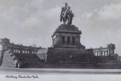 نصب تذكاري للقيصر فيلهلم الأول ، Deutsches Eck ، كوبلنز ، ألمانيا (صورة b / w) بواسطة مصور فوتوغرافي ألماني
