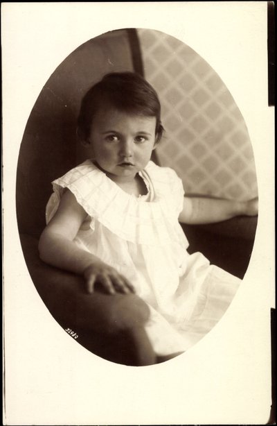 Passepartout Ak Princess Hilda of Bavaria كفتاة صغيرة (b / w photo) بواسطة مصور فوتوغرافي ألماني