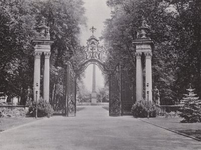 Potsdam, Eingang Zum Park Von Sanssouci (b/w photo) بواسطة مصور فوتوغرافي ألماني