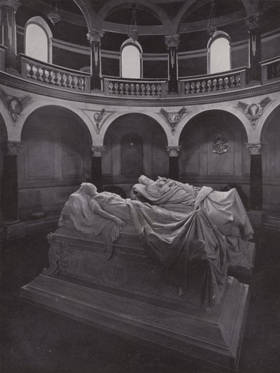 Potsdam, Friedenskirche, Mausoleum mit Sarkophagen des Kaisers und der Kaiserin Friedrich (b/w photo) بواسطة مصور فوتوغرافي ألماني