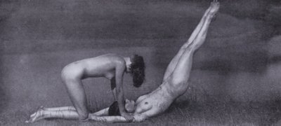 الجسد الجميل ، الثقافة الجسدية للمرأة (صورة b / w) بواسطة مصور فوتوغرافي ألماني