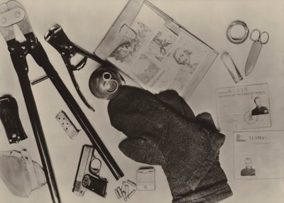 العتاد الإرهابي وولفارث الذي اخترق في 9 كانون الأول (ديسمبر) 1961 من برلين الغربية .... (صورة ب / ث) بواسطة مصور فوتوغرافي ألماني