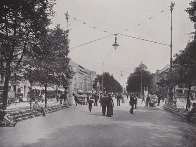 Unter Den Linden, Mittelallee und Durchblick auf das Denkmal Friedrich des Grossen (b/w photo) بواسطة مصور فوتوغرافي ألماني