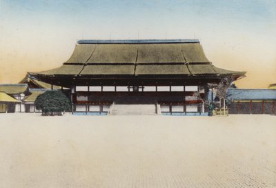 اليابان ، حوالي عام 1912: تم استخدام قاعة Shishinden في قصر كيوتو ، لجمهور العام الجديد ، وغيرها من الاحتفالات الكبيرة ؛ أقيم هنا تنصيب الإمبراطور الحالي في عام 1868 ، كيوتو (صورة) بواسطة مصور فوتوغرافي ياباني