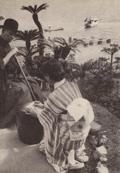 Japanese businessman and his secretary taking shorthand notes (b/w photo) بواسطة مصور فوتوغرافي ياباني
