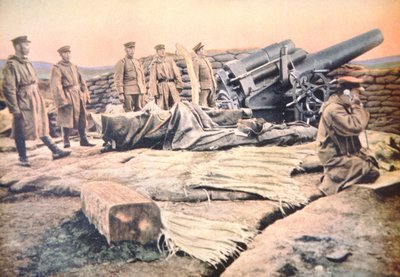 Japanese siege gun in action against the German fortress of Tsingtao on the China coast بواسطة مصور فوتوغرافي ياباني