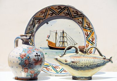 Artefacts on display at Museum of Vietrisi Ceramics, Vietri sul Mare, Campania, Italy بواسطة بليز نيكولا لو سوير
