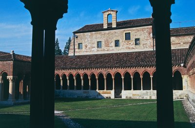 Cloister, Basilica of St Zeno (or San Zeno Maggiore and San Zenone), Verona (UNESCO World Heritage List, 2000), Veneto, Italy بواسطة بليز نيكولا لو سوير