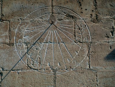 Sundial, detail from the Church of Santa Maria la Major, Montblanc, Catalonia. Detail. Spain بواسطة بليز نيكولا لو سوير