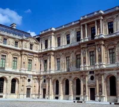 الهندسة المعمارية: منظر للصحن المربع في متحف اللوفر. أنجزه بيير ليسكوت (1515-1578) بواسطة بيير ليسكوت