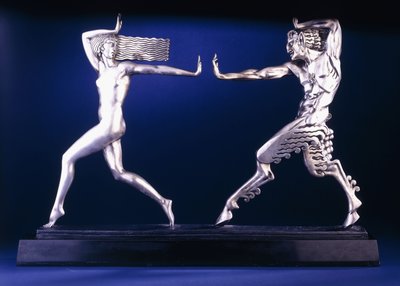 مجموعة Nymph and Faun ، القرن العشرين (برونزية فضية على قاعدة رخامية) بواسطة بيير لو فاجوايس