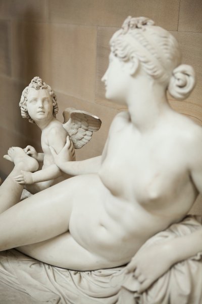 Venus with Cupid removing a thorn from her foot بواسطة بيترو تينيريفي