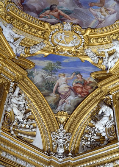 قاعة Sala di Apollo Hall of Apollo تفاصيل معلقة تصور متحفتي Calliope و Melpomene ، c.1647 فريسكو بواسطة بيترو دا كورتونا
