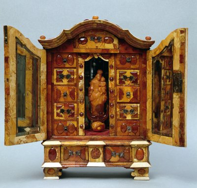خزانة الكهرمان للملك ستانيسلاف أوغست بونياتوفسكي (1763-1813) c.1771 (الكهرمان) (انظر أيضًا 253562) بواسطة المدرسة البولندية