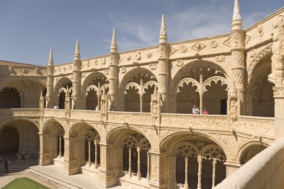 منظر الأديرة من الرواق العلوي (انظر أيضًا 237489 و 237491) بواسطة المدرسة البرتغالية