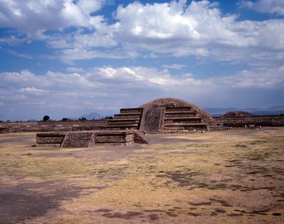 Precolombian civilization: view of the site of Teotihuacan (300 BC-600 AD): the temple (or pyramid) of the sun. Mexico بواسطة ما قبل كولومبوس قبل كولومبوس