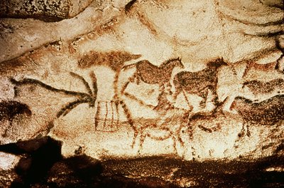 الخيول والغزلان من الكهوف في ألتاميرا ، حوالي 15000 قبل الميلاد (رسم الكهف) بواسطة قبل التاريخ