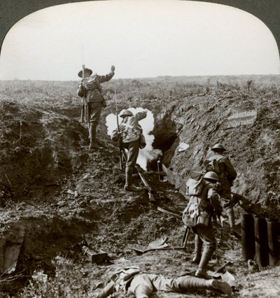 جنود بريطانيون يهاجمون خط هيندنبورغ ، الحرب العالمية الأولى ، 1917-1918. بواسطة واقعية يسافر الناشرين