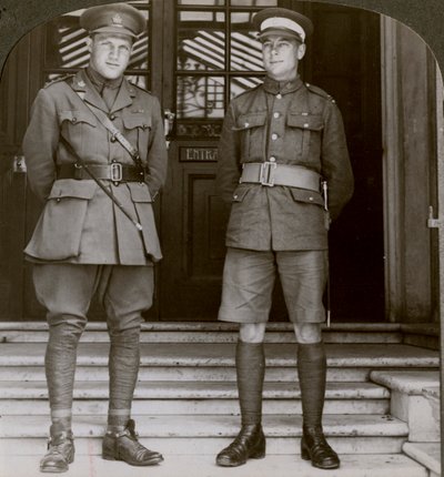 الكابتن ماكدوغال ، DSO ، وكاديت مولين ، اثنان من VCs الكنديين ، الحرب العالمية الأولى ، 1914-1918 بواسطة واقعية يسافر الناشرين