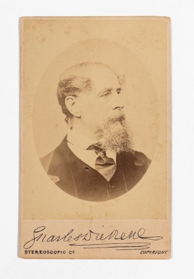 Carte de visite لتشارلز ديكنز مع توقيع ديكنز بواسطة روبرت هندري ميسون