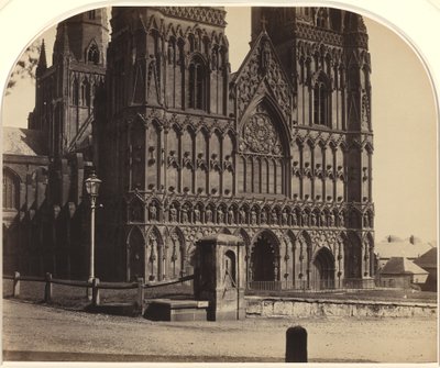 كاتدرائية Lichfield من الشمال الغربي ، 1858. بواسطة روجر فينتون