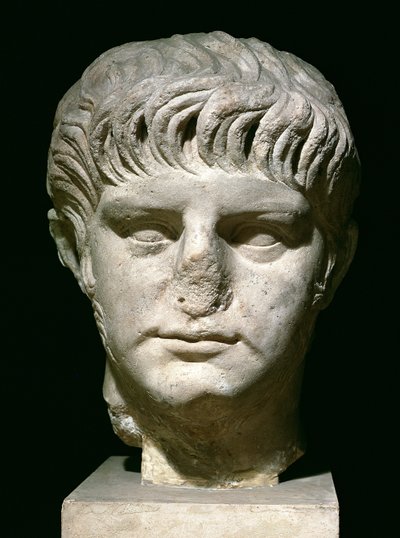 رأس نيرو (37-68 م) (رخام) بواسطة Roman
