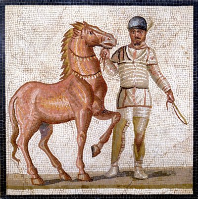تمثيل الفصائل الأربعة للسيرك الروماني: البيض (فوكتيو ألباتا). كانت الفصائل عبارة عن نوادي تشارك في مسابقات سيرك في الإمبراطورية العليا (القرن الأول الميلادي) وتتميز باللون. فسيفساء روما متحف ناسيونالي رومانو. بواسطة رواية