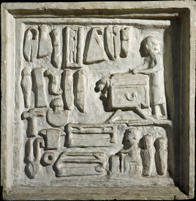 Roman art: “” interior of a building or workshop with different tools””” Low relief. 1st century AD. Rome, Museo della Civilta Romana بواسطة رواية