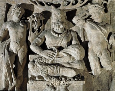 الفن الروماني: يمثل إله الإله الغالي من أصل سلتيك Cernunnos (أو Kernunnos) بين Apollo و Mercury. من ريمس. القرن الأول الميلادي. روما ، متحف ديلا سيفيلتا رومانا بواسطة رواية