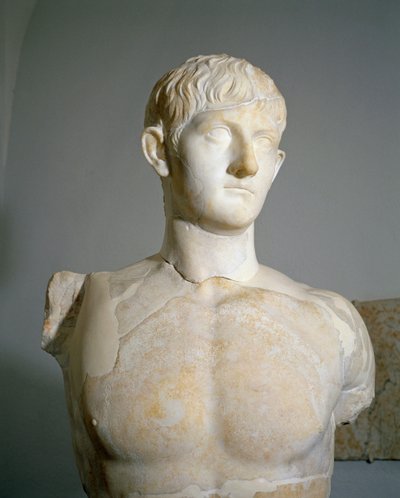 Roman civilization, Marble statue of Drusus III, son of Germanicus and Agrippina the Elder from Roselle, Augusteum, Tuscany region, Italy بواسطة رواية