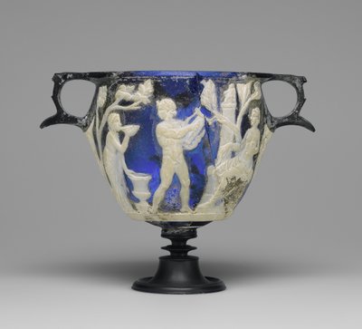 Cameo Glass Skyphos ، c.1 م (زجاج) بواسطة الفترة الإمبراطورية الرومانية