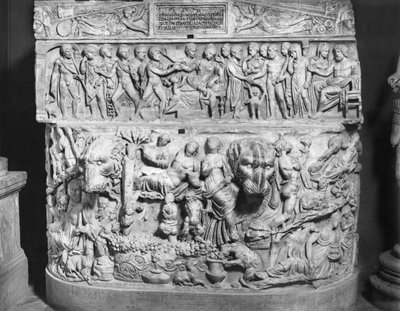 تابوت يصور وفاة Alcestis (الرخام) (b / w photo) بواسطة رومان رومان