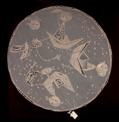 Burano stitch (Punto Burano) needle lace centerpiece entitled Japanese Fishing بواسطة روموالدو (بعد) سكاربا