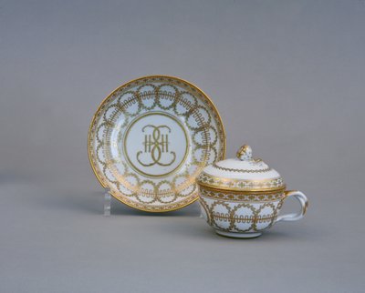 كأس وصحن مع حرف واحد فقط من مصنع الخزف الإمبراطوري كاثرين الثاني ، 1770-1780 بواسطة سيد الروسي
