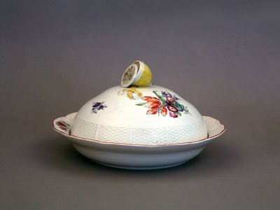 سلطانية من خدمة عشاء الخزف الإمبراطوري ، مصنع الخزف الإمبراطوري ، 1775-1780 بواسطة سيد الروسي